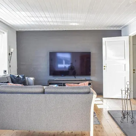 Amazing In Torvastad W/ Wifi And 3 Bedrooms * Osnes